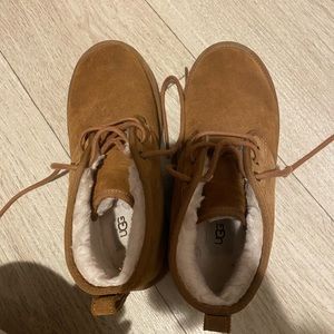 UGG neumel! Women’s size 9!